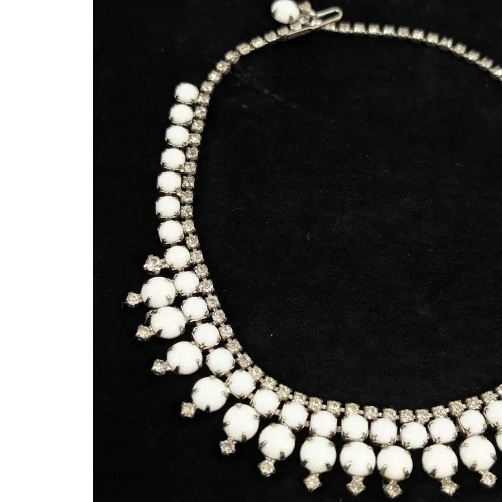 VTG Kramer New York Milk Glass Bib Necklace Choker Clear Rhinestone Silver‎ Tone